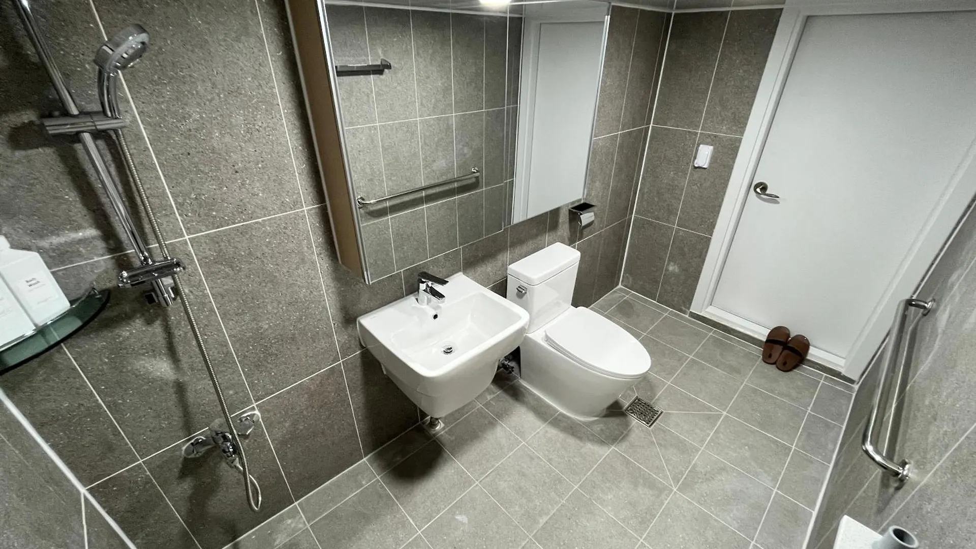 Complace Y Seoul Apartment