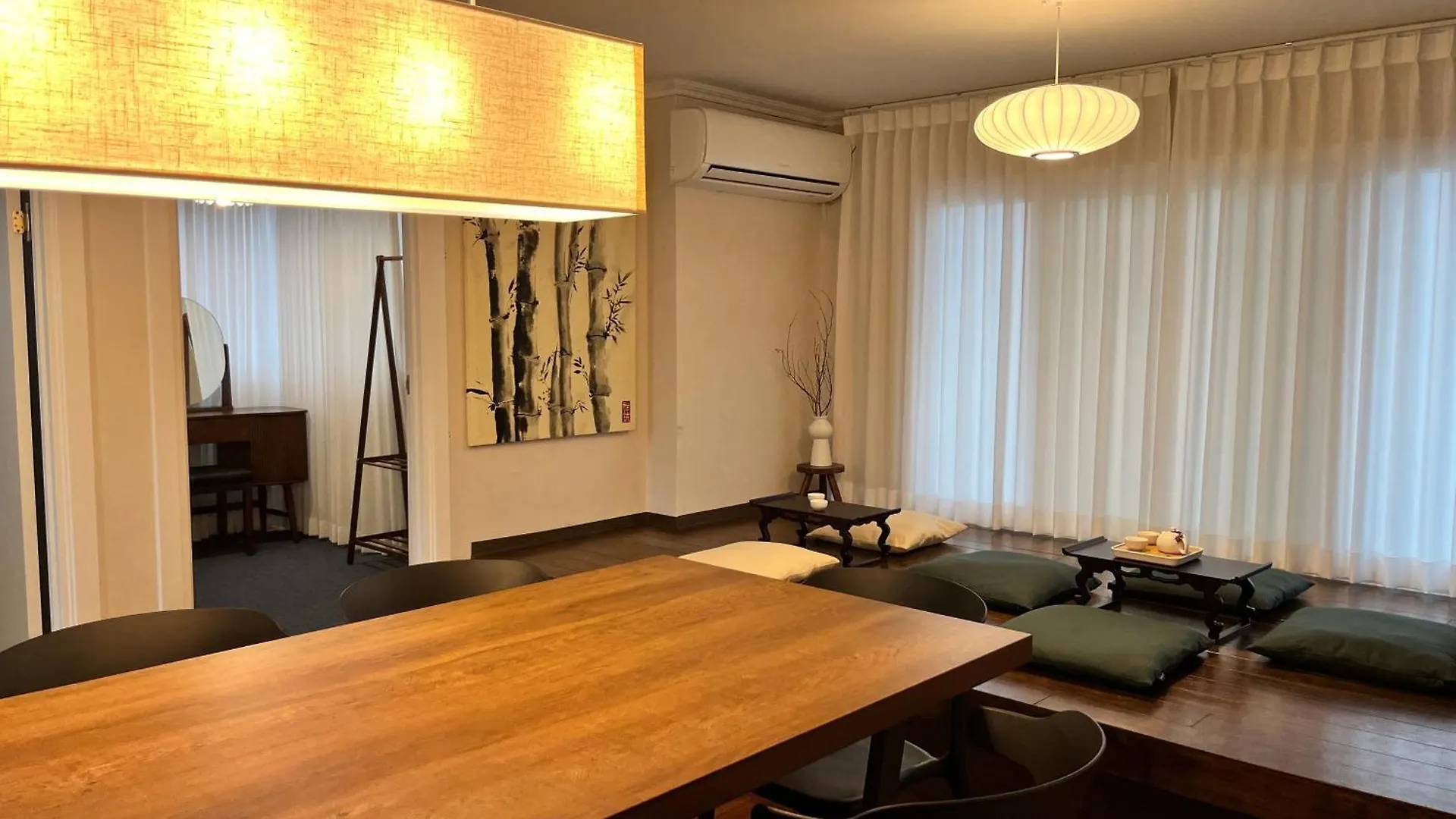 Complace Y Seoul
